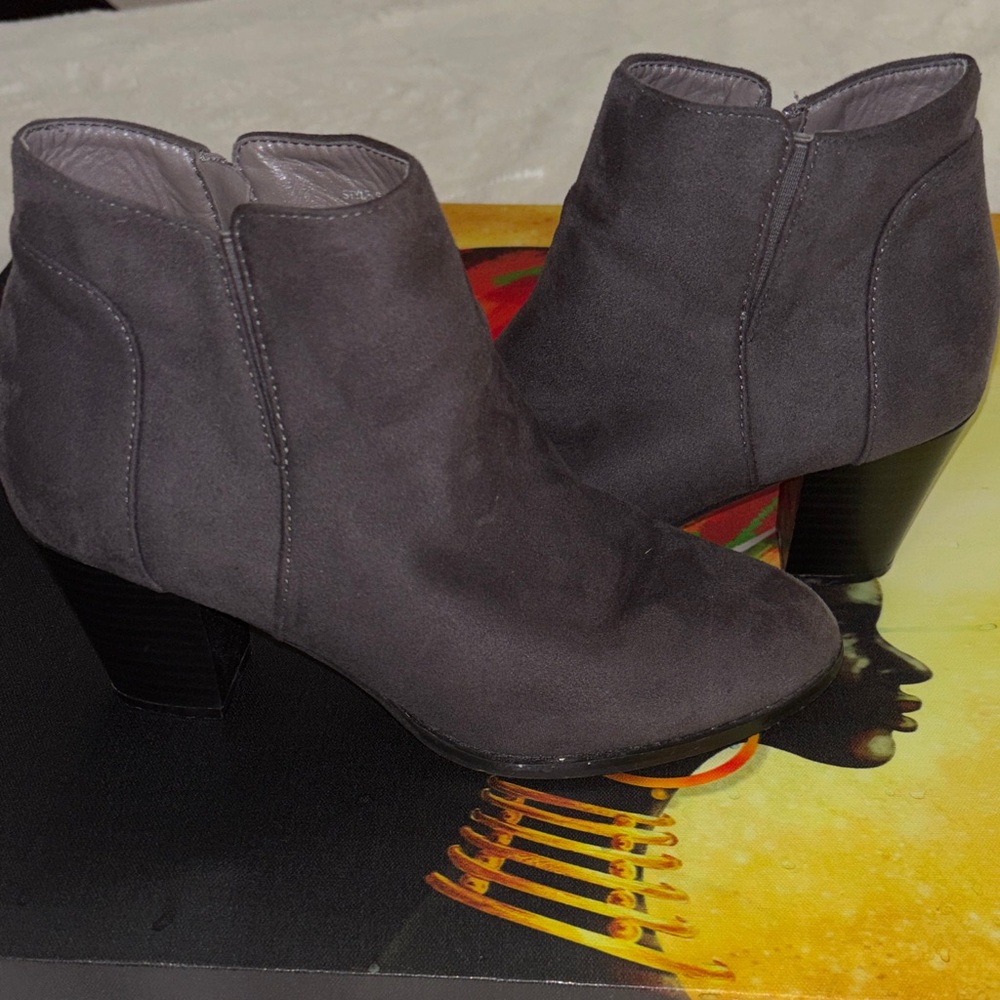 Women's Gray Suede Ankle Boots - Classic Zip Side Heel